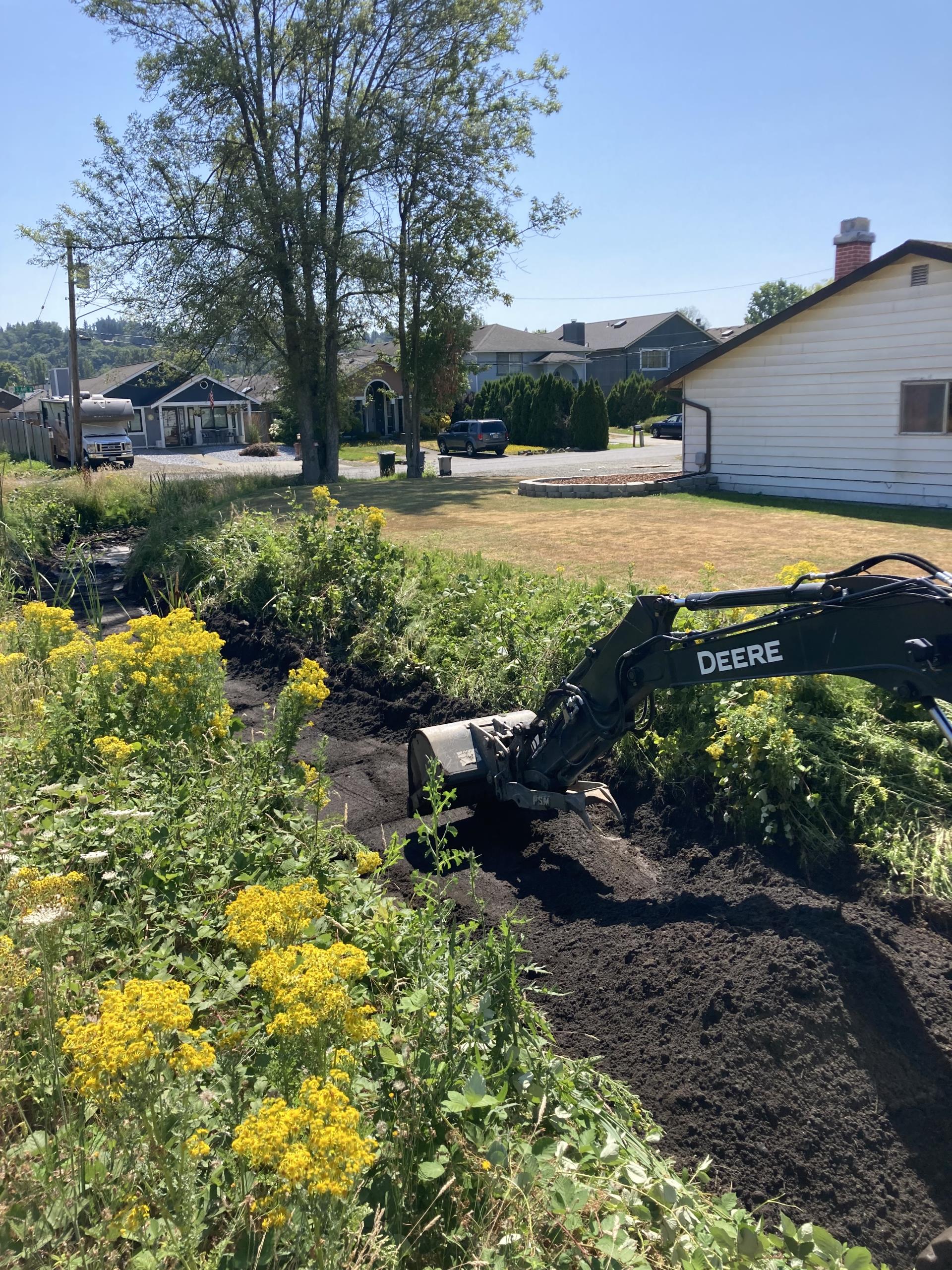 Re-establishing and shaping ditch