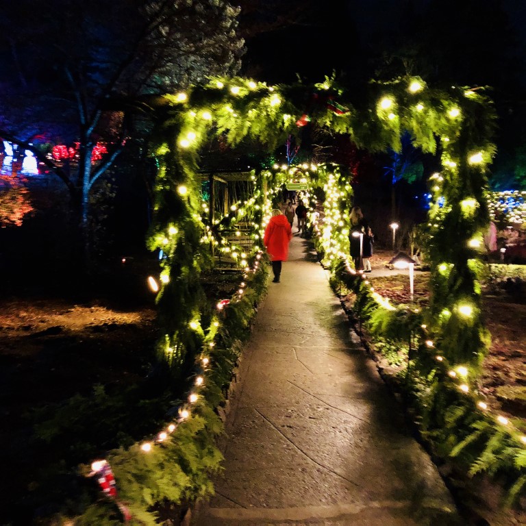 Ricki Peto - Butchart Gardens with Daughter (Medium)